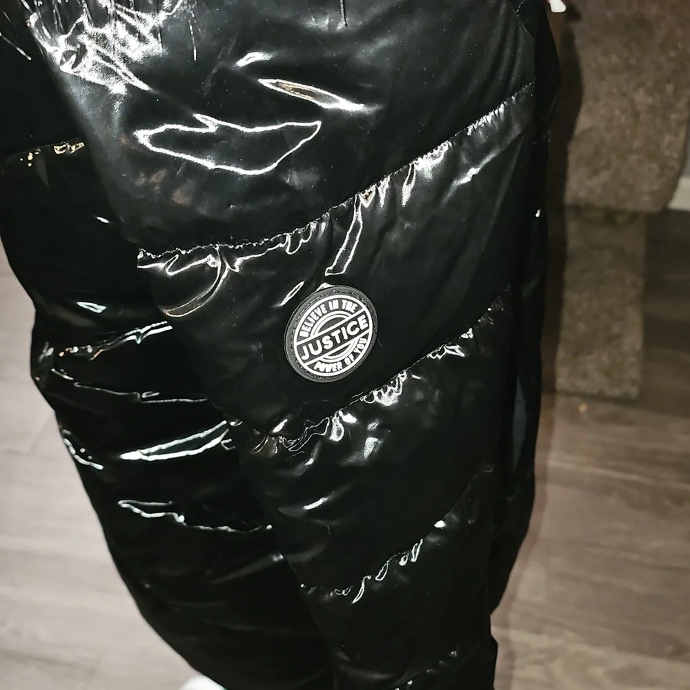 JUSTICE Girls Nwts winter jacket. Sz large 12/14. Black & fur hood!! BLACK!!